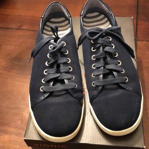 EUC Vionic Brinley sneaker. Worn once.